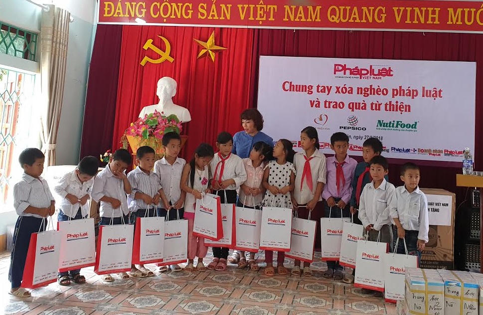 Báo Pháp luật Việt Nam “Chung tay xóa nghèo pháp luật” tại Điện Biên