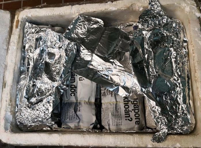 Mang trứng vịt lộn vào Singapore, 1 phụ nữ Việt bị phạt 150 triệu Mang trứng vịt lộn vào Singapore, 1 phụ nữ Việt bị phạt 150 triệu