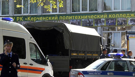 Vụ thảm sát ở Crimea: Nghi phạm làm càn vì bị từ chối tình cảm? - Ảnh 2. Vụ thảm sát ở Crimea: Nghi phạm làm càn vì bị từ chối tình cảm? - Ảnh 2.