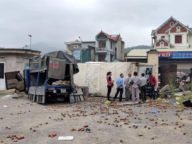 Container mất lái đâm liên hoàn nhiều người thương vong - ảnh 6
