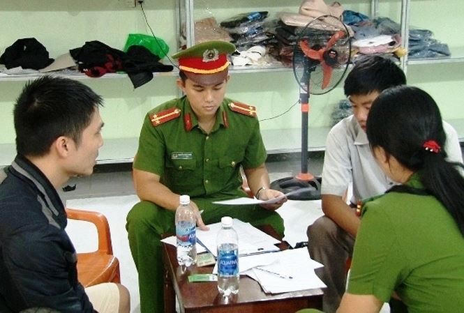 'Phu phep' gan 2.000 bo quan ao khong ro nguon goc thanh hang hieu hinh anh 1