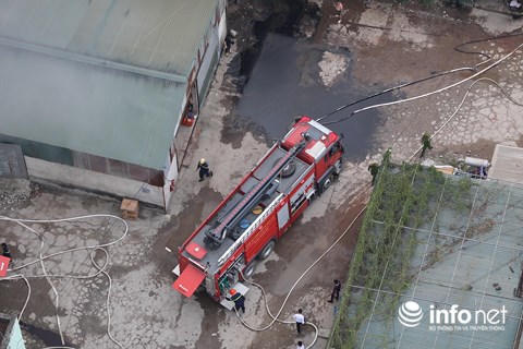 Cháy cực lớn kho xưởng phía sau Bến xe Nước Ngầm