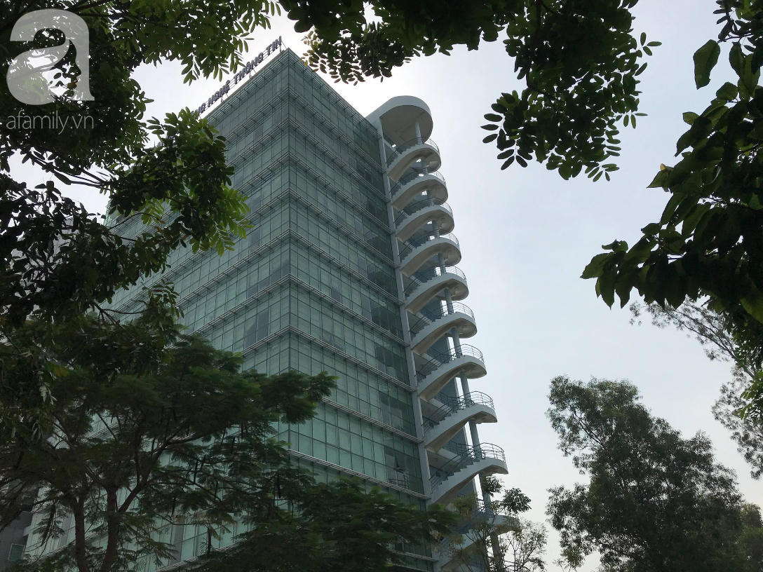 TP.HCM: Nam sinh viên bỏ lại ba lô, nhảy từ tầng cao trường học xuống đất tử vong - Ảnh 2.