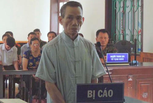 Bảo vệ 73 tuổi hiếp dâm bé gái trong trường học