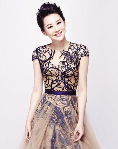 Nhậm Doanh Doanh Hứa Tình cũng bị đồn là một trong số nhân tình của Lại Tiểu Dân.