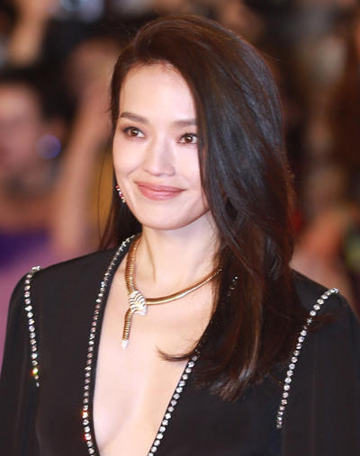 Gần đây, Thư Kỳ bị tung tin có quan hệ tình ái với Lại Tiểu Dân