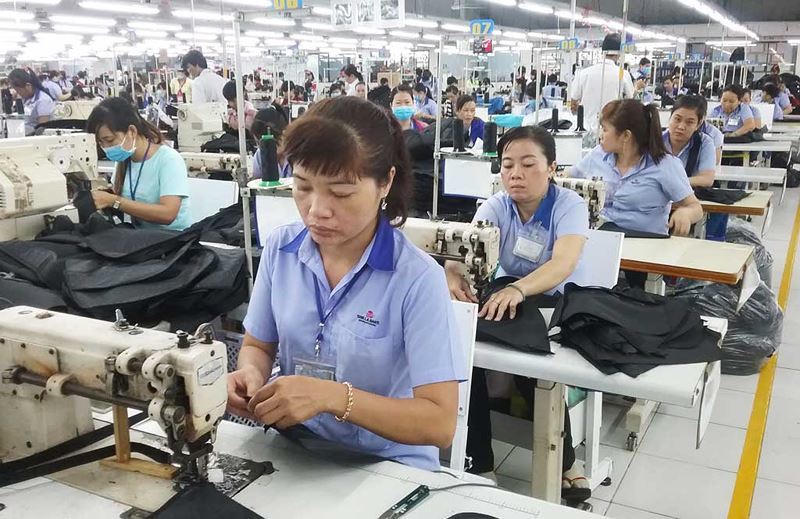 Quy định mới về tiền lương, BHYT có hiệu lực: Vạn người hưởng lợi