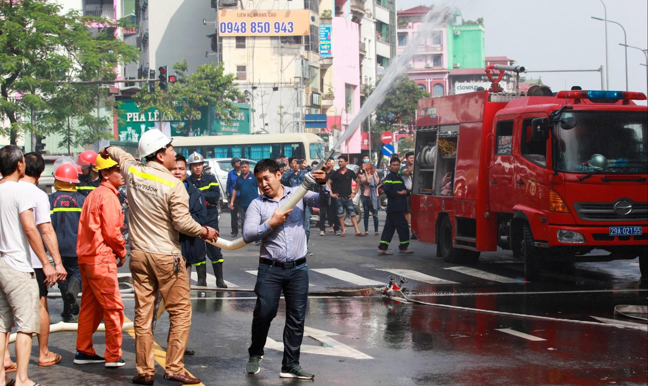 Kịp thời dập cháy tại khu tập thể cũ trên đường Tôn Thất Tùng