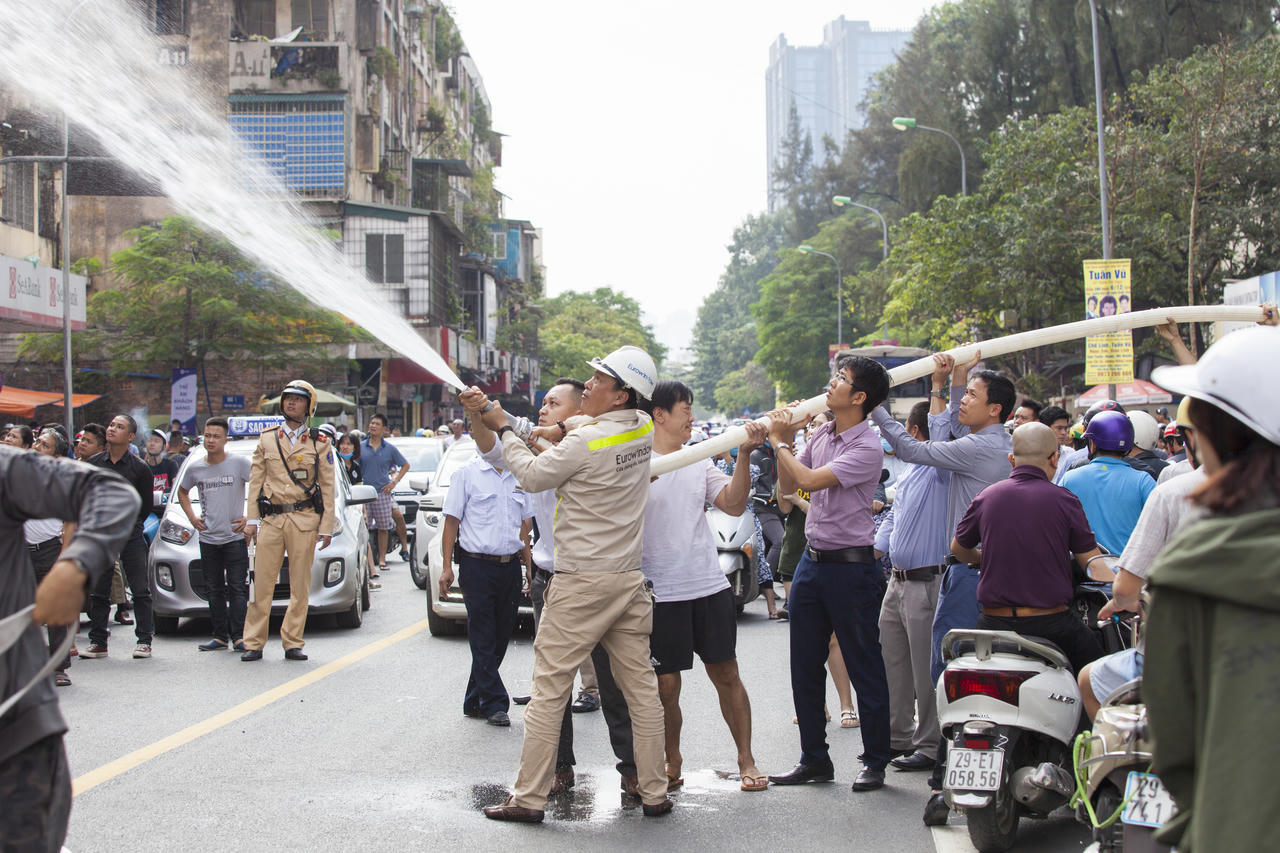Kịp thời dập cháy tại khu tập thể cũ trên đường Tôn Thất Tùng