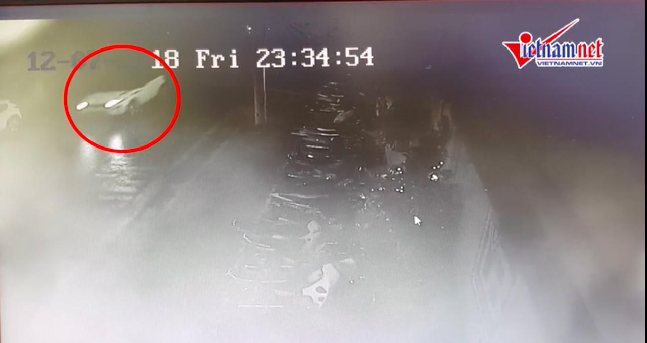 Bỏ mặc nữ sinh: Xe bạc tỉ, đạo đức 1 xu