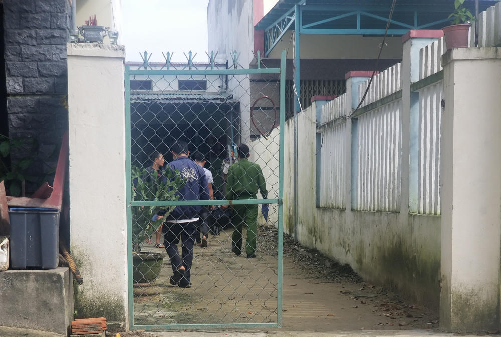 
Ngôi nhà nơi người dân địa phương phát hiện anh H. bị thương và đưa đi cấp cứu.&nbsp;
