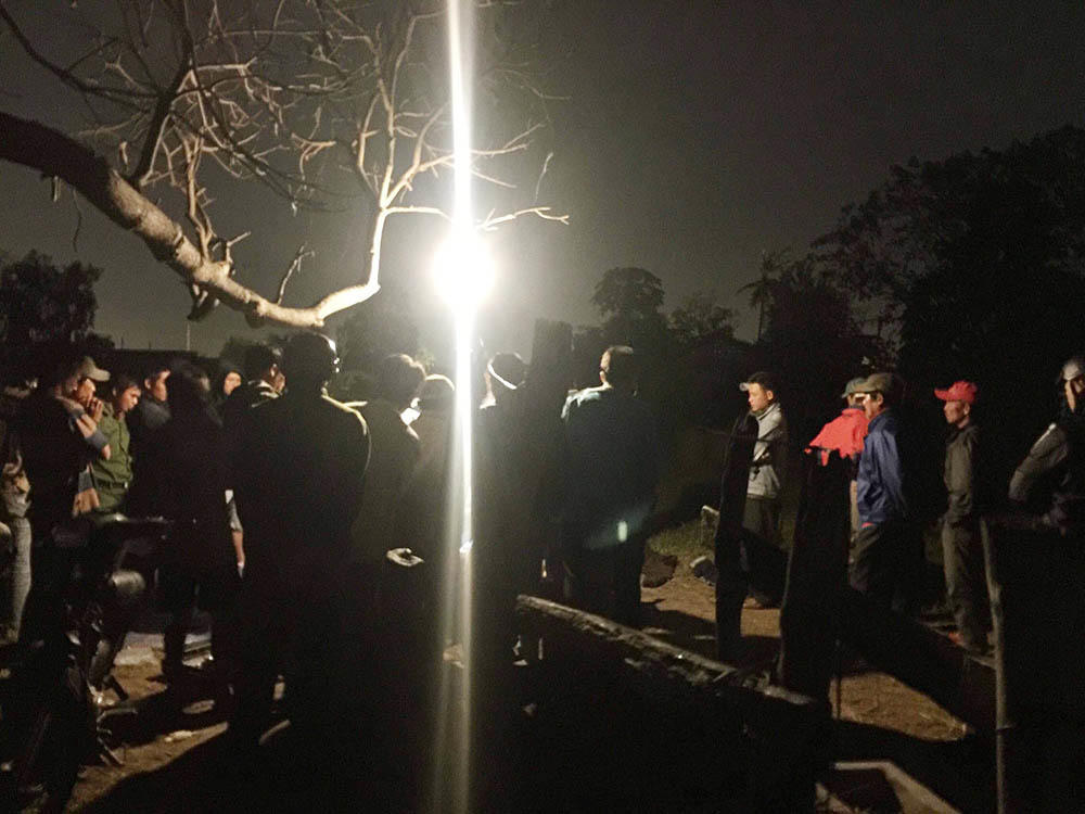 2 người chăn vịt bị bạn nhậu đâm chết sau tranh cãi về điện thoại Vertu