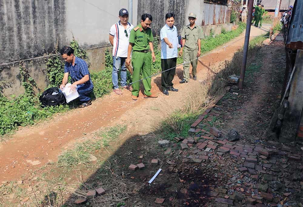 Bị đòi 300 ngàn đồng, cháu trai đâm chết chú họ