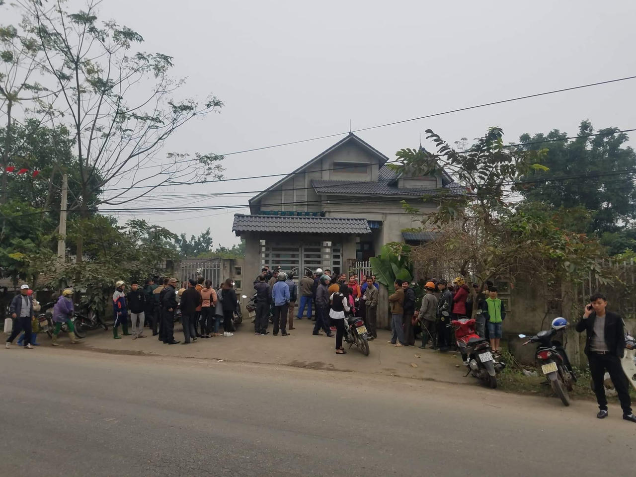 Nghi can sát hại 2 mẹ con cô giáo ở Phú Thọ đã tự tử