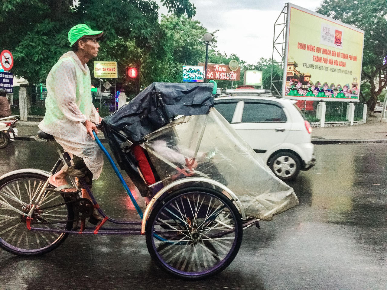 Những chuyến xe chở một góc hồn xứ Huế