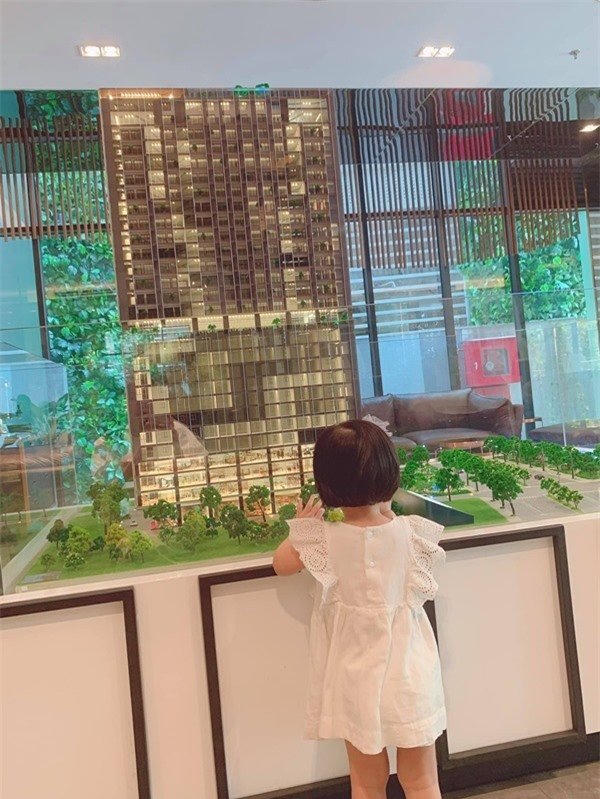 Con gái Hoa hậu Thu Thảo 'ngọt ngào' như viên kẹo xinh