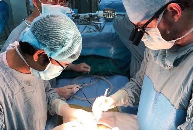 Ca ghép gan 15 tiếng từ ông nội cho cháu sơ sinh