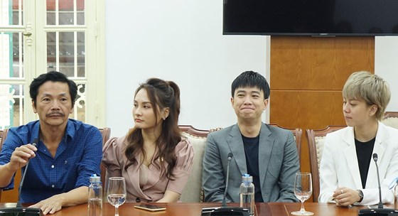 Đoàn làm phim “Về nhà đi con” nhận bằng khen của Bộ VH-TT&DL - Ảnh 2