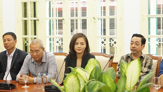 Đoàn làm phim “Về nhà đi con” nhận bằng khen của Bộ VH-TT&DL - Ảnh 3