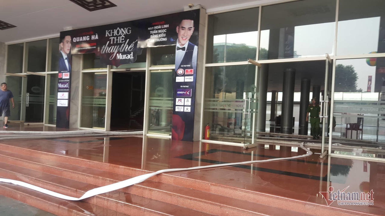 Cháy hội trường Cung văn hóa hữu nghị Việt Xô, sập mái vòm sân khấu chính