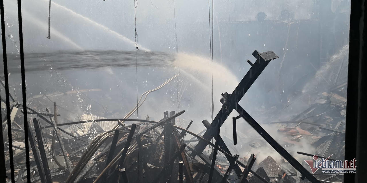 Cháy hội trường Cung văn hóa hữu nghị Việt Xô, sập mái vòm sân khấu chính