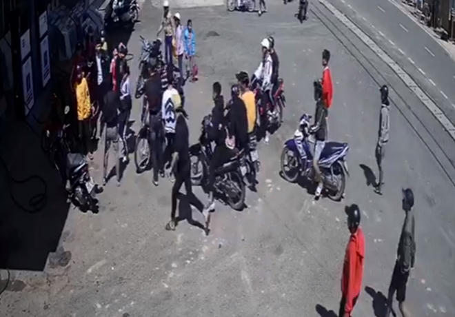 Nam sinh lớp 9 bị đánh hội đồng tới nhập viện