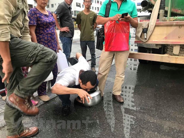 Ha Noi: Nguoi dan bat an vi nuoc cap moi hoi duc, co mui tanh hinh anh 2