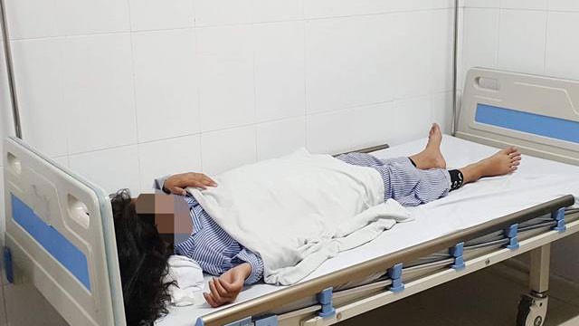 yen bai kiem tra co so lam dep khien be gai 13 tuoi bi mu mat hinh 1