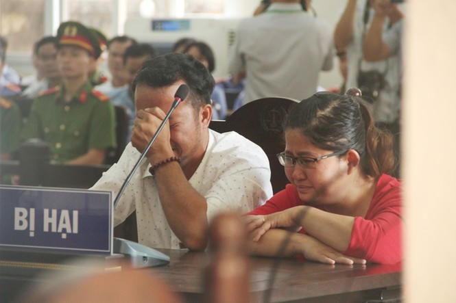 Ớn lạnh với thần thái của kẻ sát hại 3 bà cháu trước tòa - ảnh 4