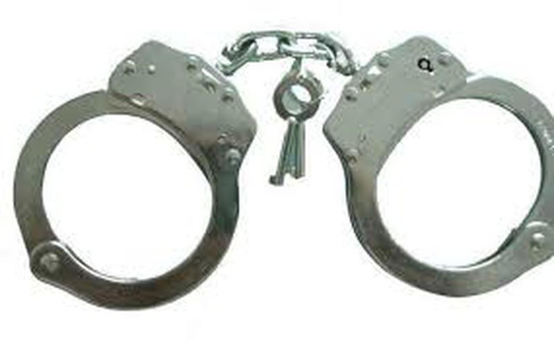 Hòa Bình: Kẻ đang bị truy nã vẫn điềm nhiên làm chánh văn phòng TAND huyện