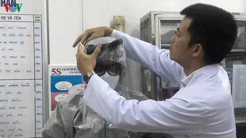 ghi nhan 2 ca benh nhiem chung moi cua virus corona, bo y te hop khan hinh 1