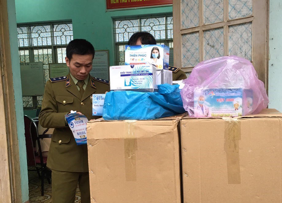 Thu giữ trên 10.000 khẩu trang y tế không rõ nguồn gốc