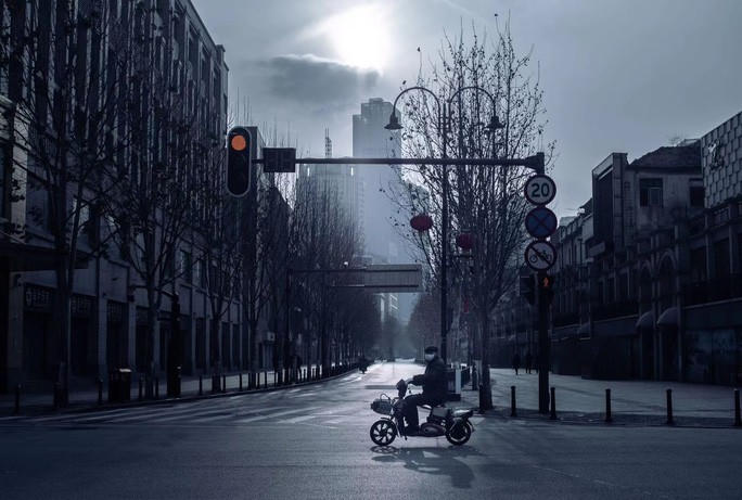 Phim tài liệu ngắn Đêm trường Vũ Hán gây sốt - Ảnh 2. Phim tài liệu ngắn Đêm trường Vũ Hán gây sốt - Ảnh 2.