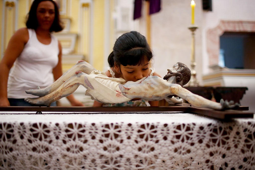 Khong hon, khong bat tay - Covid-19 buoc ca the gioi doi cach chao hoi hinh anh 6 q55.jpg