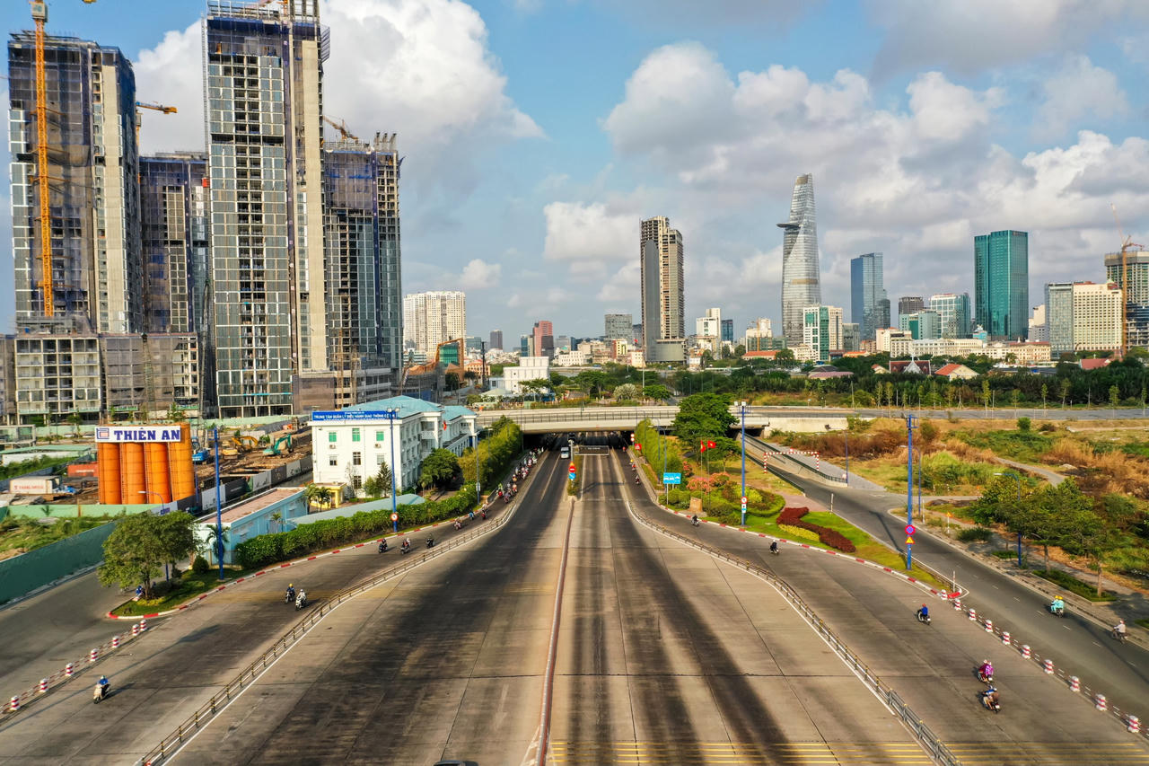 Ca nuoc buoc vao 2 tuan quyet dinh chan Covid-19 hinh anh 1 sg1_zing.jpg