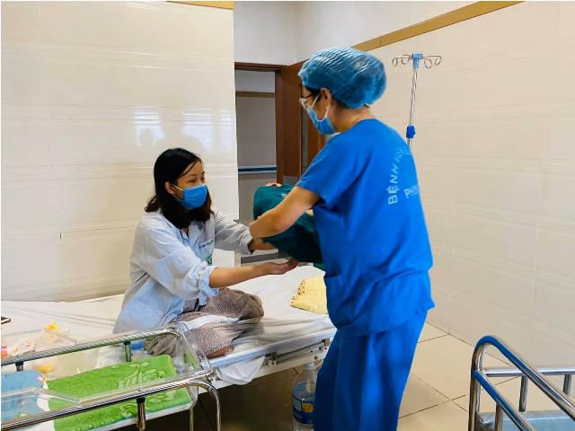 5 "thiên thần" đáng yêu chào đời tại bệnh viện cách ly