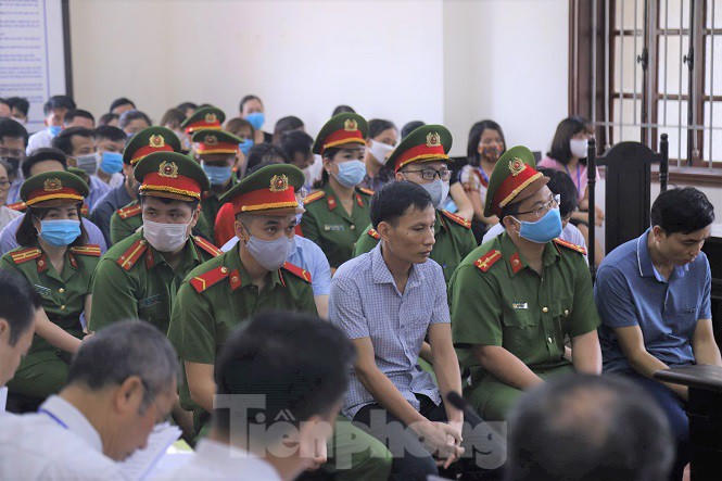 Cán bộ nâng điểm ở Hòa Bình: 'Ai cũng gù, mình thẳng lưng sẽ thành khuyết tật' - ảnh 1