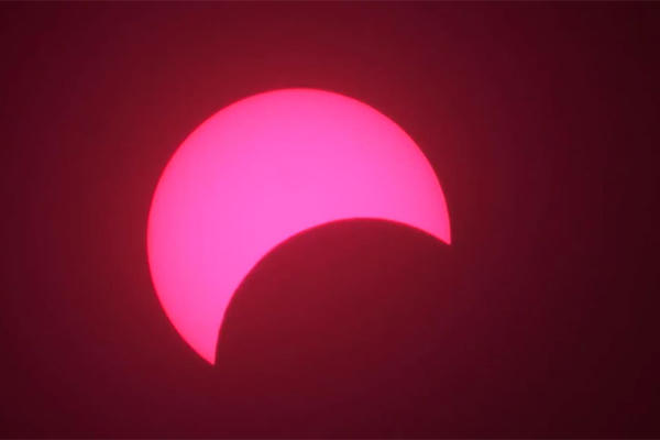 Nhật thực diễn ra trên khắp Việt Nam, 11 năm mới có 1 lần