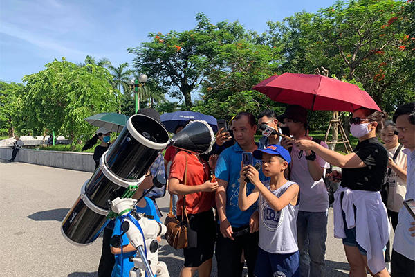 Nhật thực diễn ra trên khắp Việt Nam, 11 năm mới có 1 lần