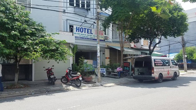 TP HCM: Hai người đàn ông tử vong trong nhà nghỉ cùng lá thư tuyệt mệnh - Ảnh 1.