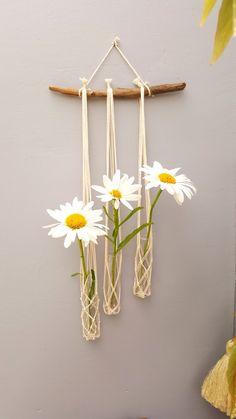 Biến tấu không gian sống với lọ hoa treo