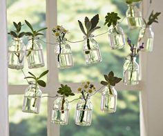 Biến tấu không gian sống với lọ hoa treo