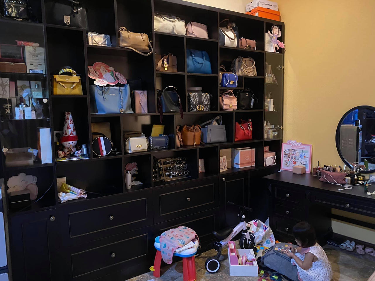 Vợ chồng Hà Nội về ngoại ô xây nhà mái lá, có đủ bể bơi xanh mát