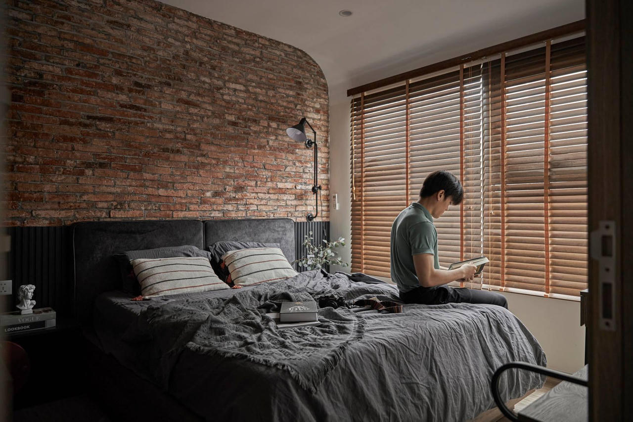 Căn hộ khoác màu tối, nhìn cực chất của chàng trai trẻ