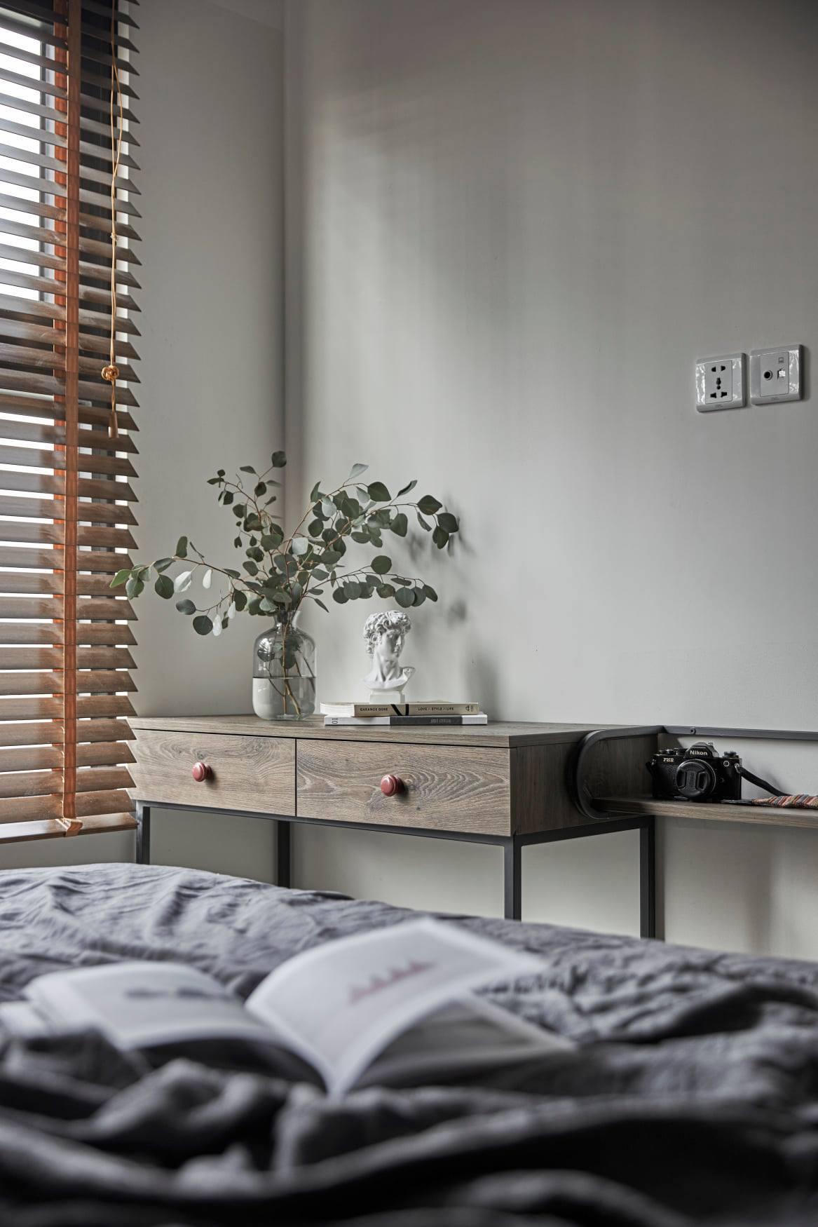 Căn hộ khoác màu tối, nhìn cực chất của chàng trai trẻ