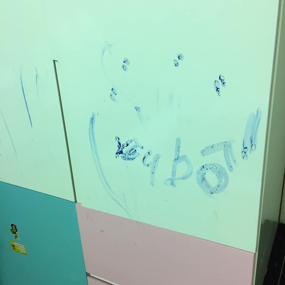 Chiếc bàn "sang chấn tâm lý" và lời 'tỏ tình ngọt ngào" dành cho bố