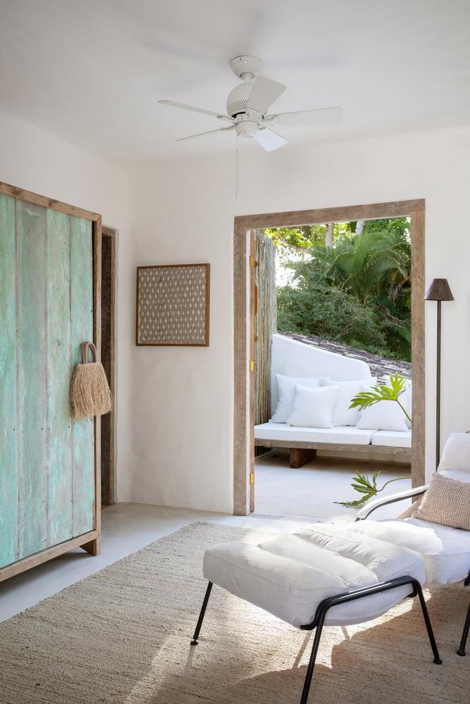 Nhà cấp 4 chỉ sơn độc màu trắng và dùng gỗ hỏng gây 'sốt' ảnh 15