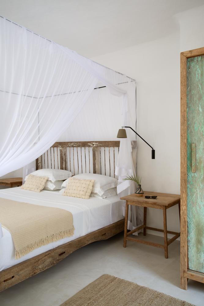 Nhà cấp 4 chỉ sơn độc màu trắng và dùng gỗ hỏng gây 'sốt' ảnh 5