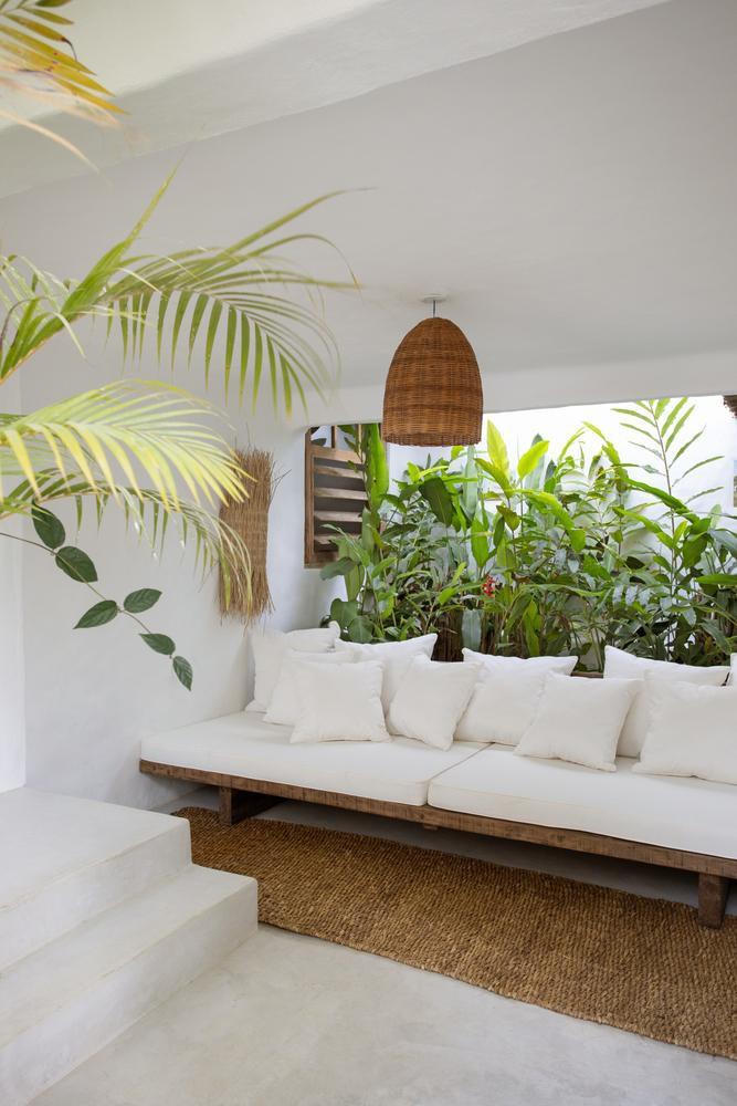 Nhà cấp 4 chỉ sơn độc màu trắng và dùng gỗ hỏng gây 'sốt' ảnh 16