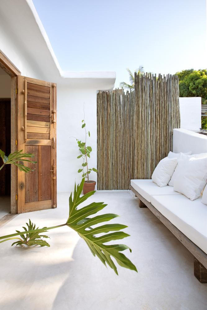 Nhà cấp 4 chỉ sơn độc màu trắng và dùng gỗ hỏng gây 'sốt' ảnh 13